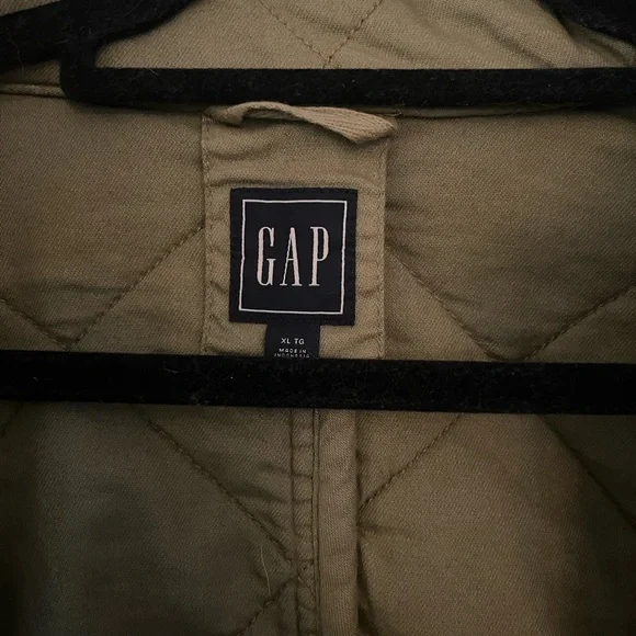 GAP Quilted Jacket - Picture 7 of 8